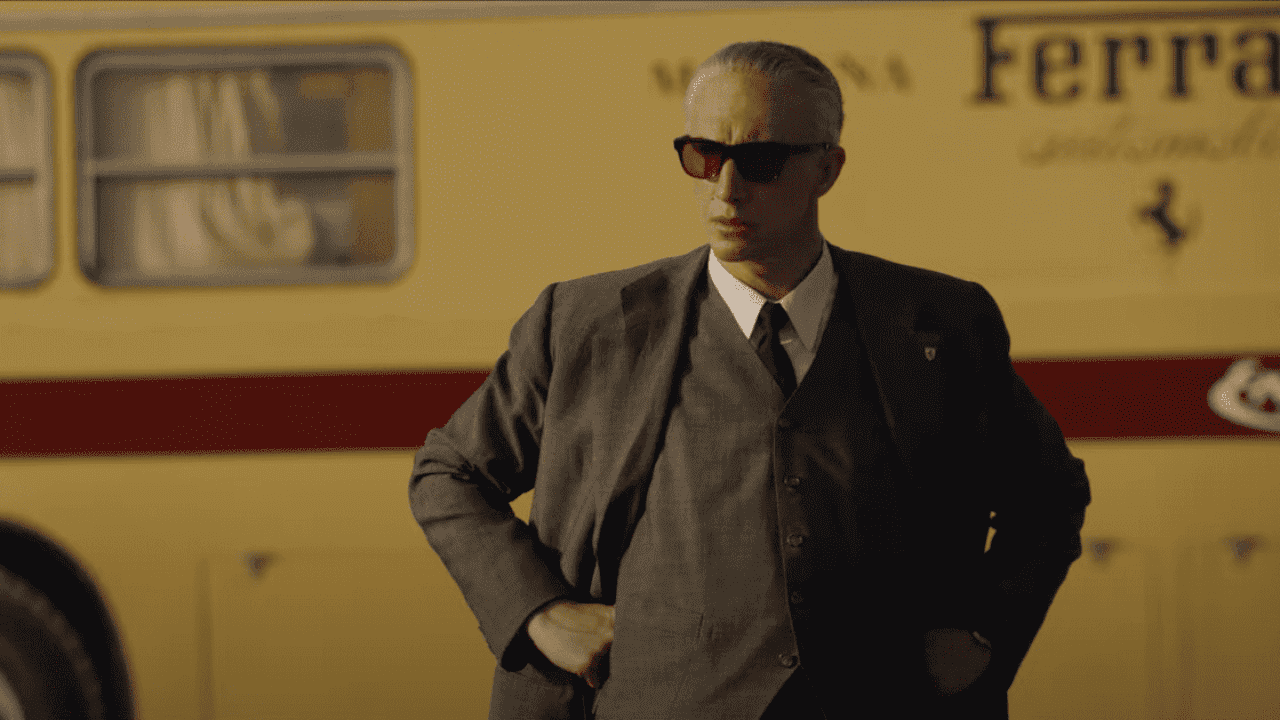 Adam Driver como Enzo Ferrari - Crítica de Ferrari
