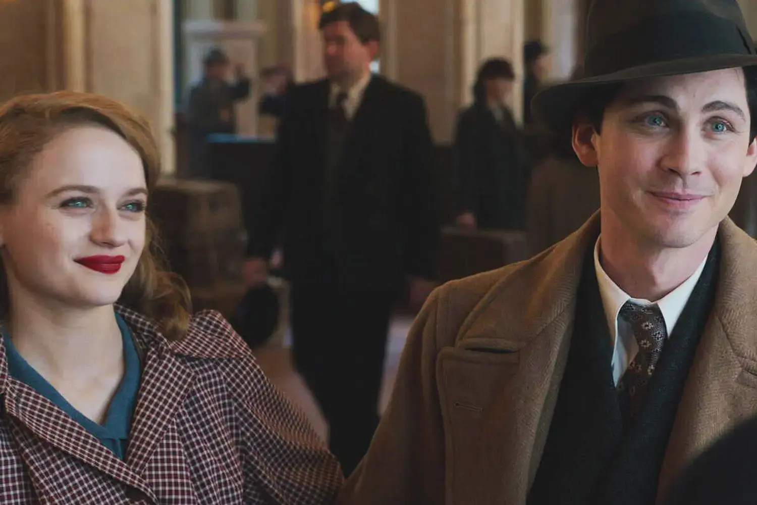 Logan Lerman y Joey King son los protagonistas de la serie