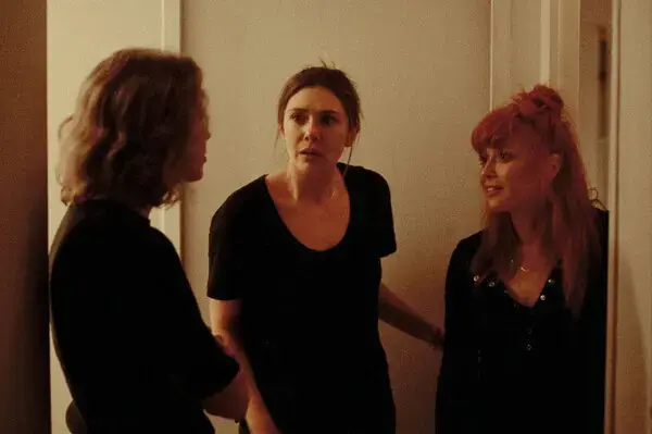 Crítica de ‘His Three Daughters’, película de Natasha Lyonne, Carrie Coon y Elizabeth Olson (Netflix)