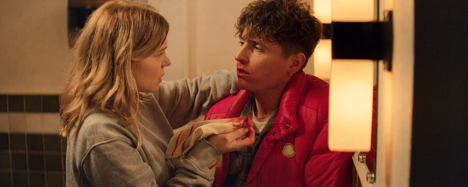 los protagonistas hablan en The Second Act de Quentin Dupieux pelicula