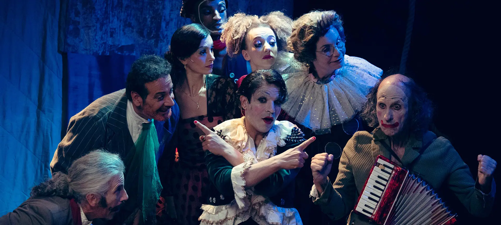 Cabaret Total película escena