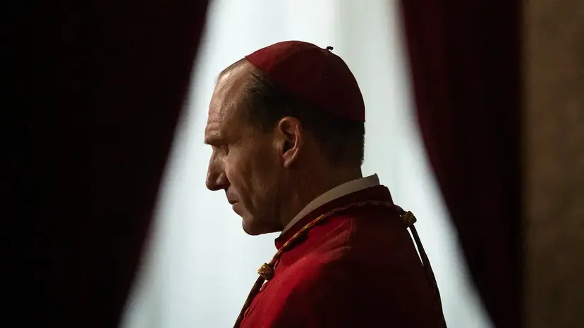 Crítica de ‘Conclave’, película de Edward Berger sobre la selección de un nuevo Papa