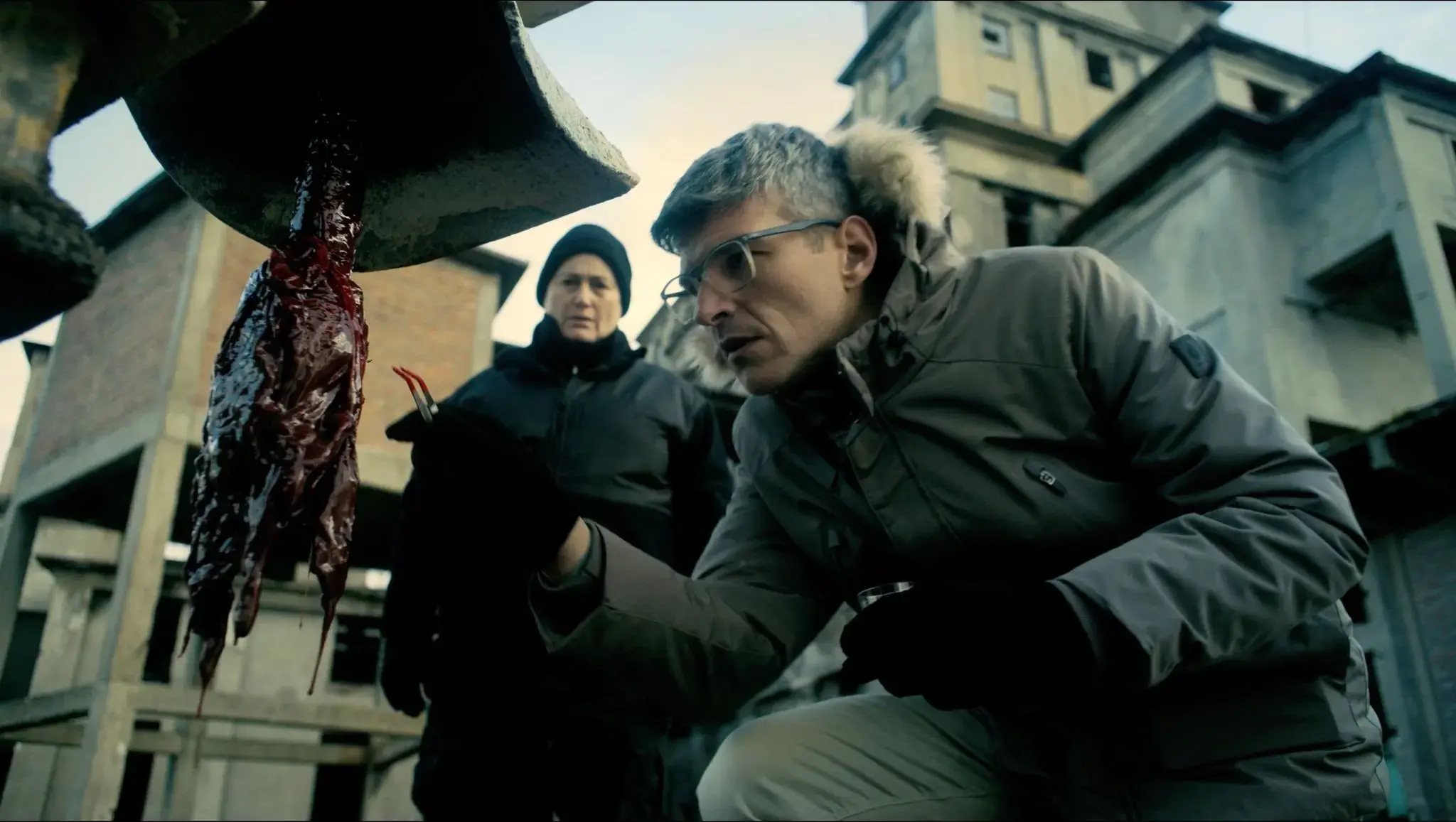 Crítica de ‘Hell Hole’ de la familia Adams: una oda al body horror descontracturado