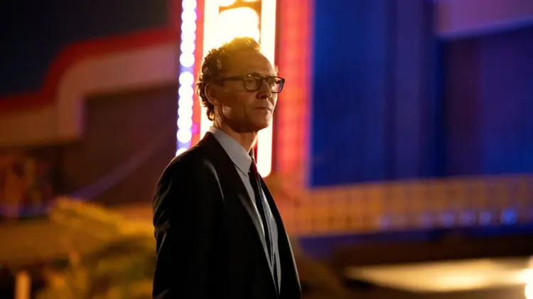 Crítica de 'The Life of Chuck', de Mike Flanagan con Tom Hiddleston